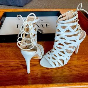 Qupid, white size 6 1/2